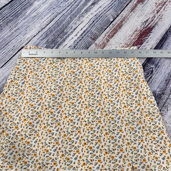 Hollister Ultra High Rise Floral Mini Skirt - Picture 6 of 7